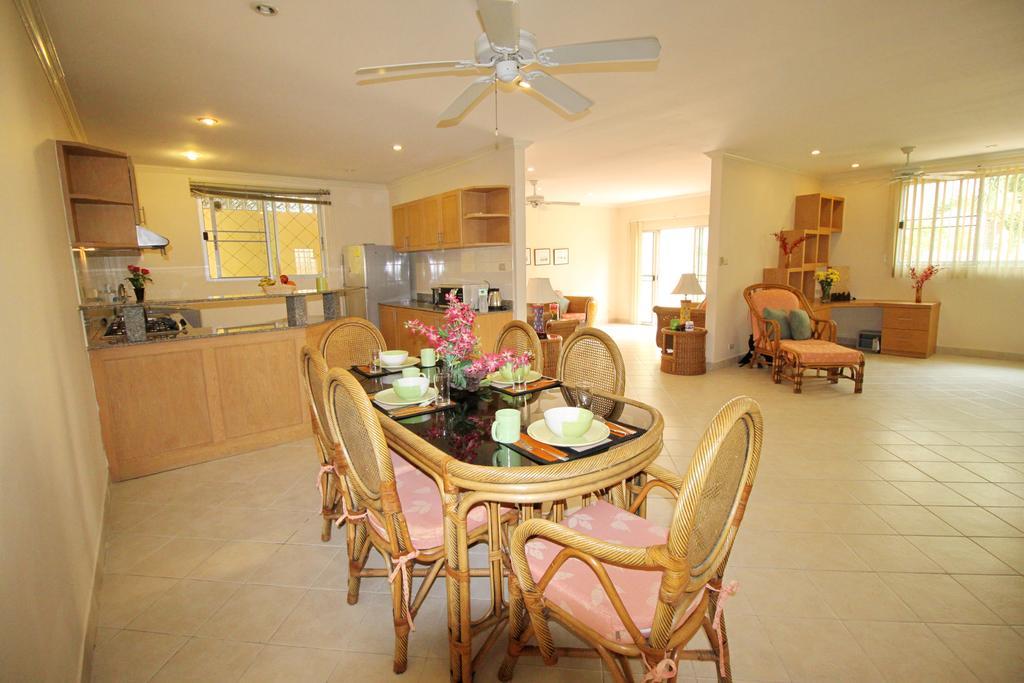 Butterfly Garden Boutique Residences By Frasier, A Lifestyle Destination Apt And Villas 1 To 3 Bedroom Units, 2 Full Bathrooms, Rain Shower, Spa Bath, Complete Kitchen, Staff 24-7,Fast Fiber Optic Wifi, 55" Smart Tv'S, Free Bbq, Pattaya Rom bilde