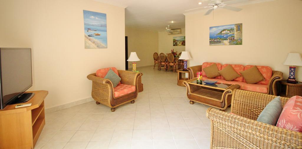 Butterfly Garden Boutique Residences By Frasier, A Lifestyle Destination Apt And Villas 1 To 3 Bedroom Units, 2 Full Bathrooms, Rain Shower, Spa Bath, Complete Kitchen, Staff 24-7,Fast Fiber Optic Wifi, 55" Smart Tv'S, Free Bbq, Pattaya Rom bilde